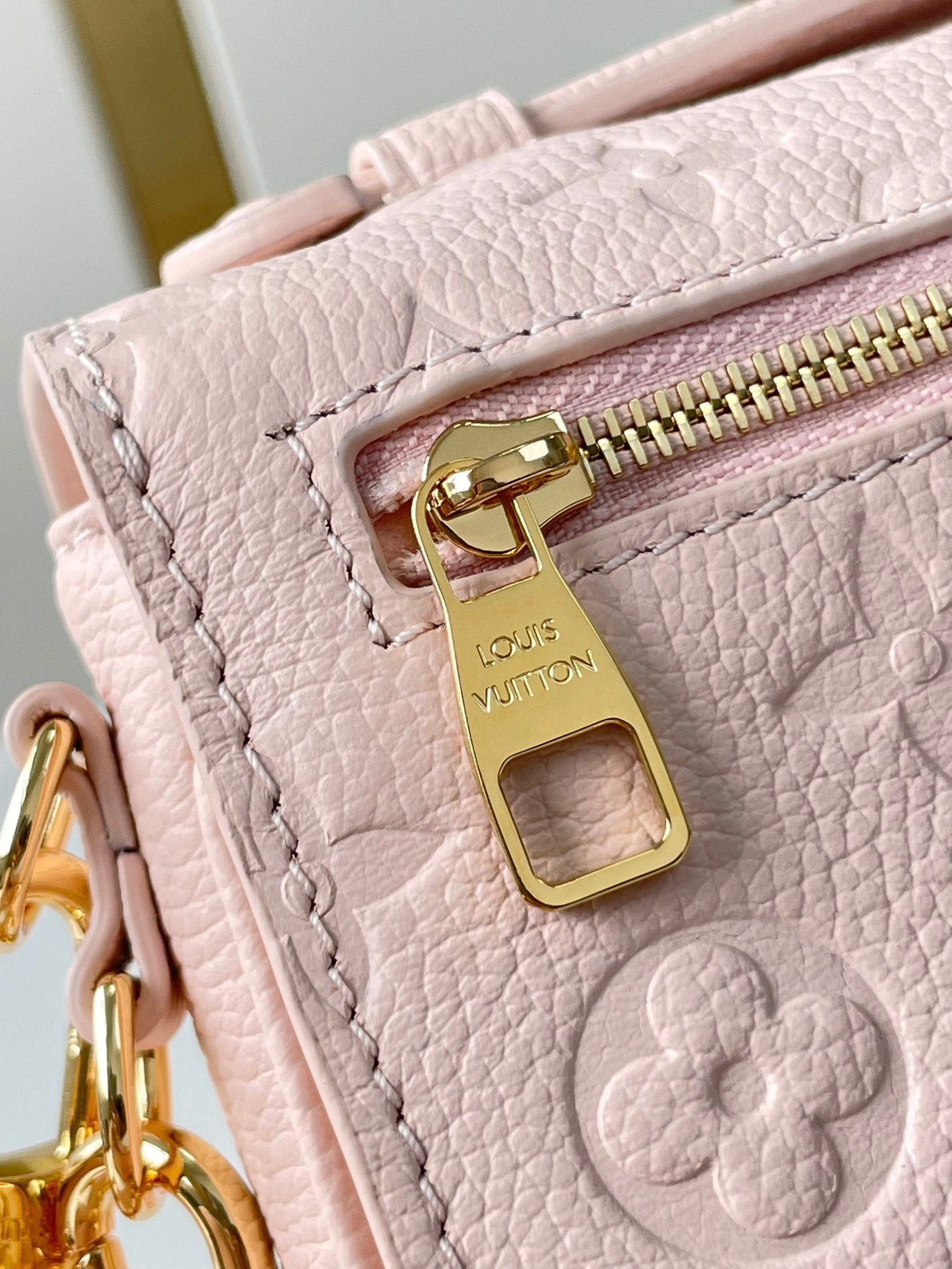 POCHETTE M¨¦TIS EAST WEST 21 IN PINK OPALE MONOGRAM ECLIPSE CANVAS GOLD BUCKLE