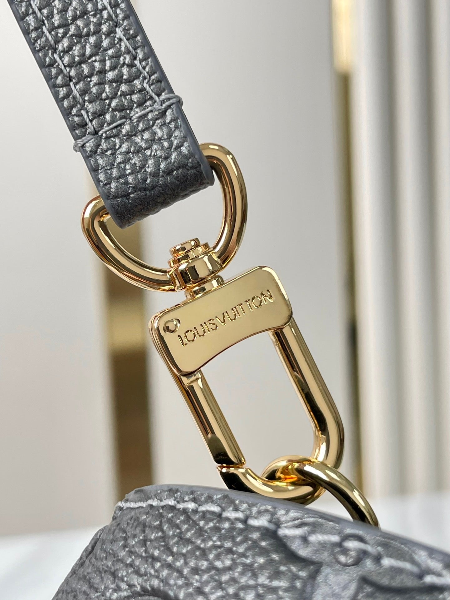 POCHETTE M¨¦TIS EAST WEST 21 IN GUN METAL EMBOSSED CALFSKIN GOLD HARDWARE
