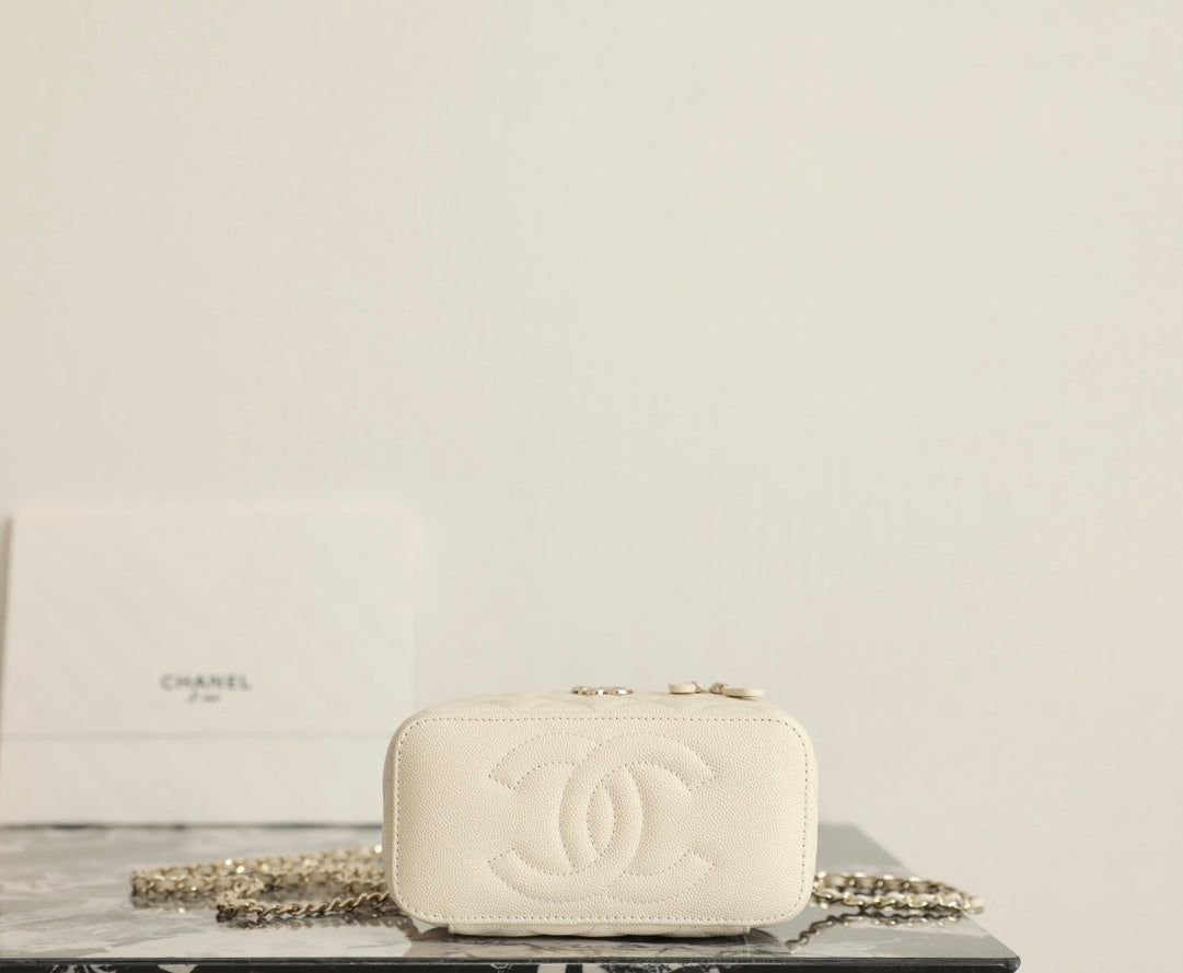 CC 25C Vanity 17cm Cream Grained Calfskin