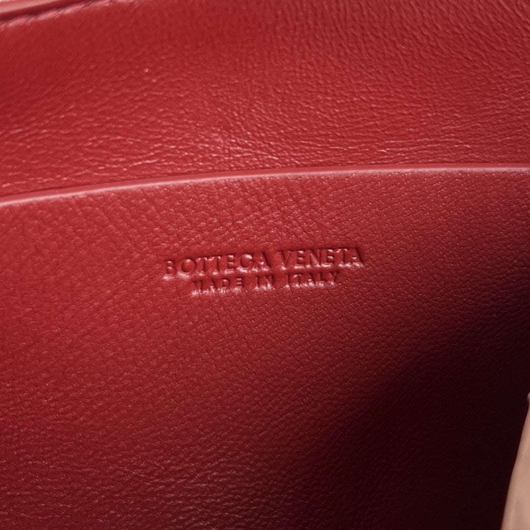 BV Concert Pouch 18.5cm Nude Red Lambskin