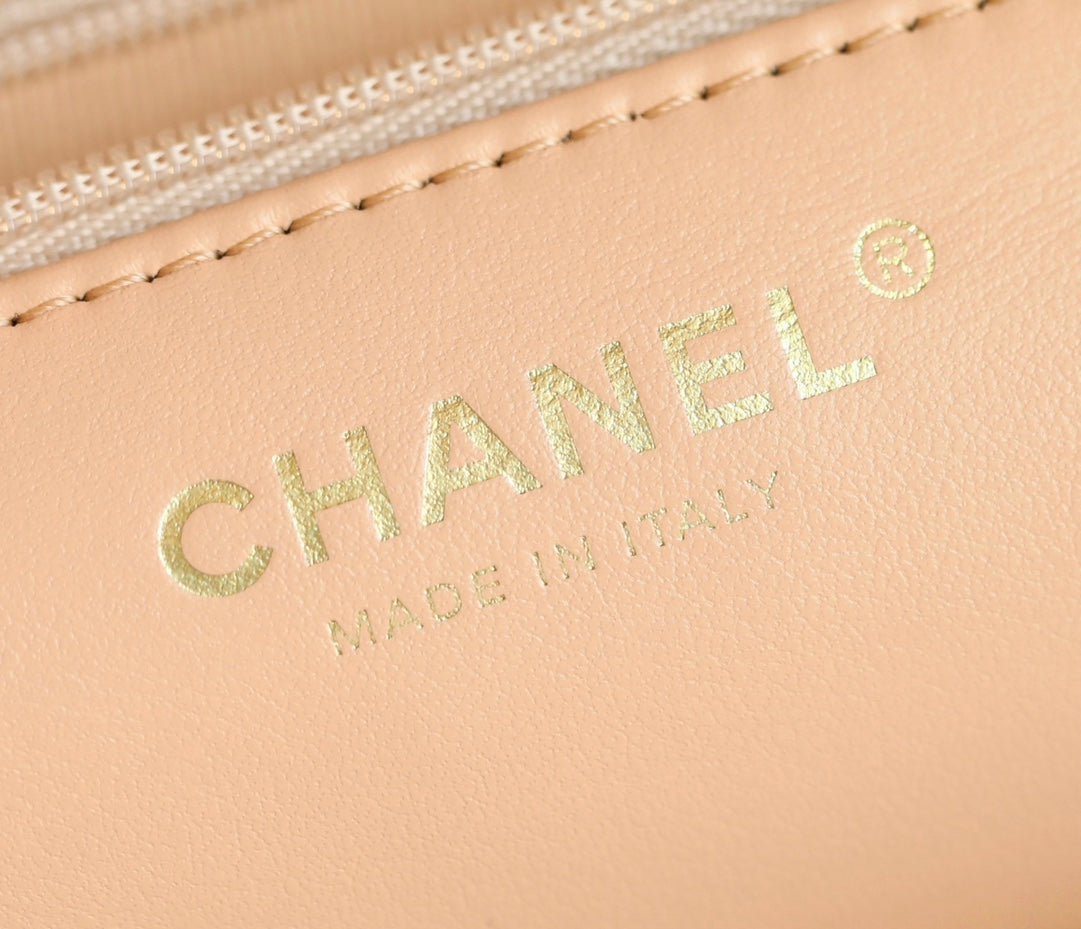 CC 24K Nano 19cm Kelly Shopper Bag Beige Patent Lambskin