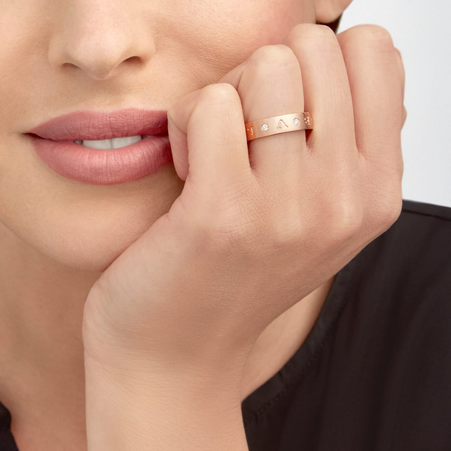 DIANA ZERO 1 ESSENTIAL PINK GOLD BAND WITH DIAMONDS RING