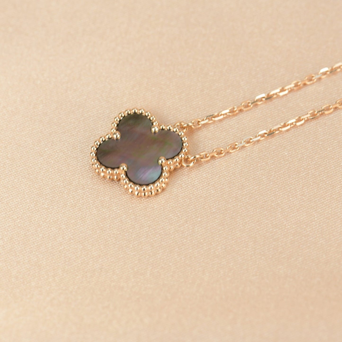 DIANA CLOVER 15MM GRAY MOTHER OF PEARL NECKLACE