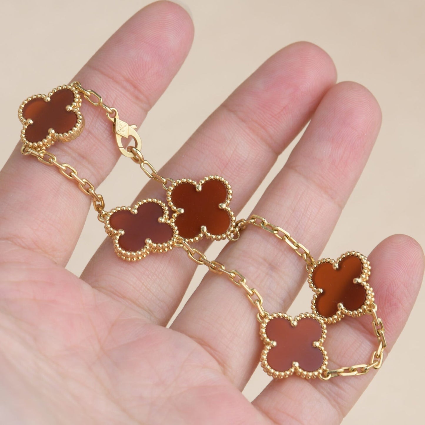 DIANA CLOVER 5 MOTIFS RED AGATE BRACELET