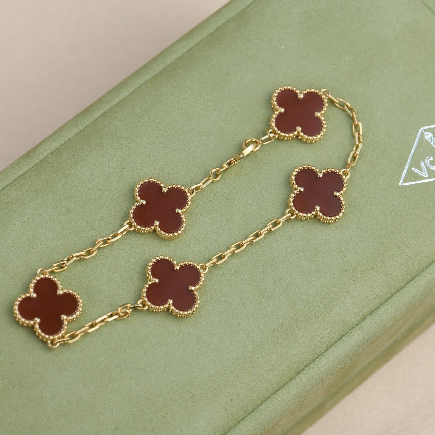 DIANA CLOVER 5 MOTIFS RED AGATE BRACELET
