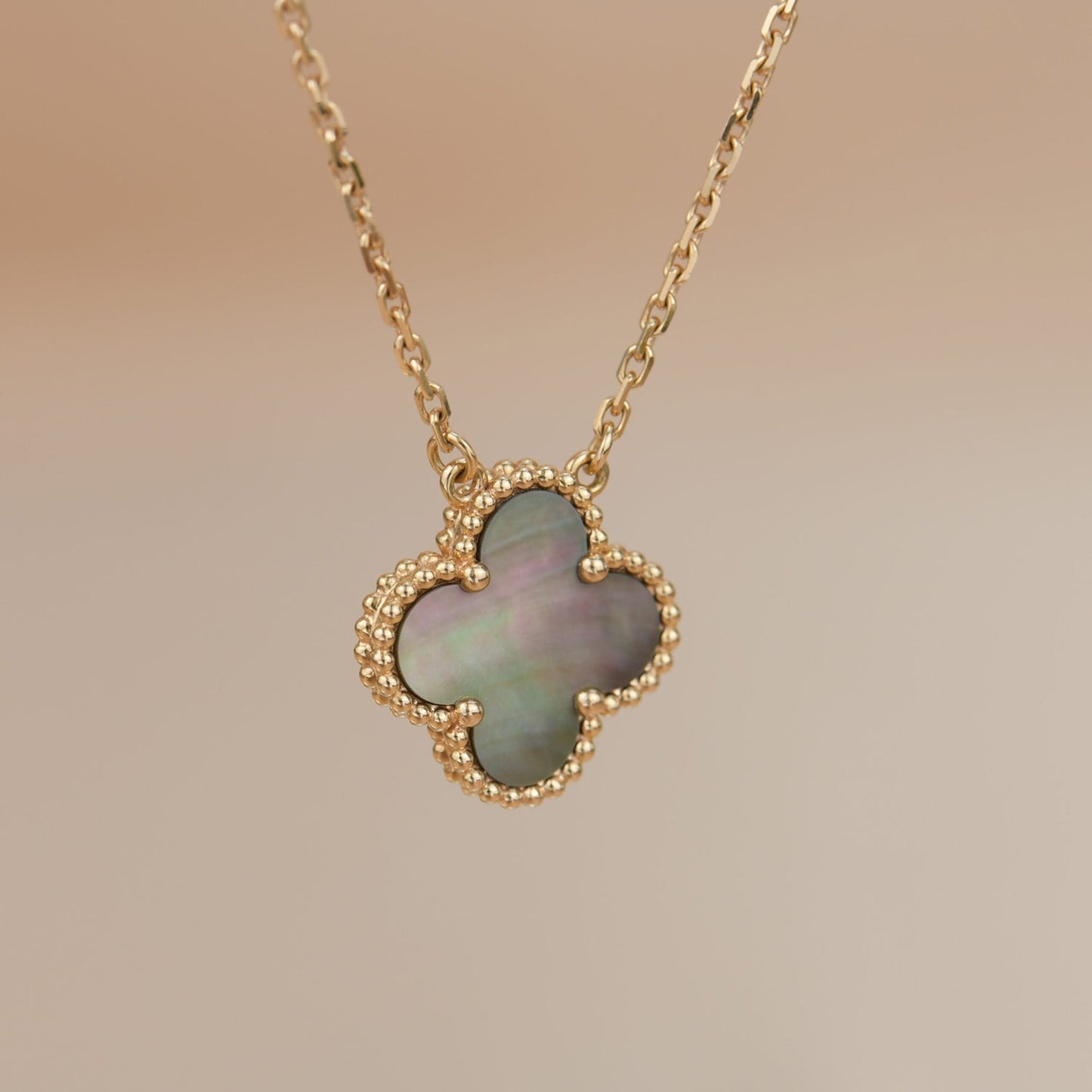 DIANA CLOVER 15MM GRAY MOTHER OF PEARL NECKLACE