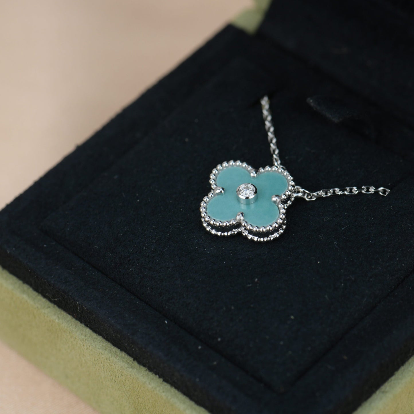DIANA CLOVER 15MM DIAMOND SVRES PORCELAIN NECKLACE SILVER