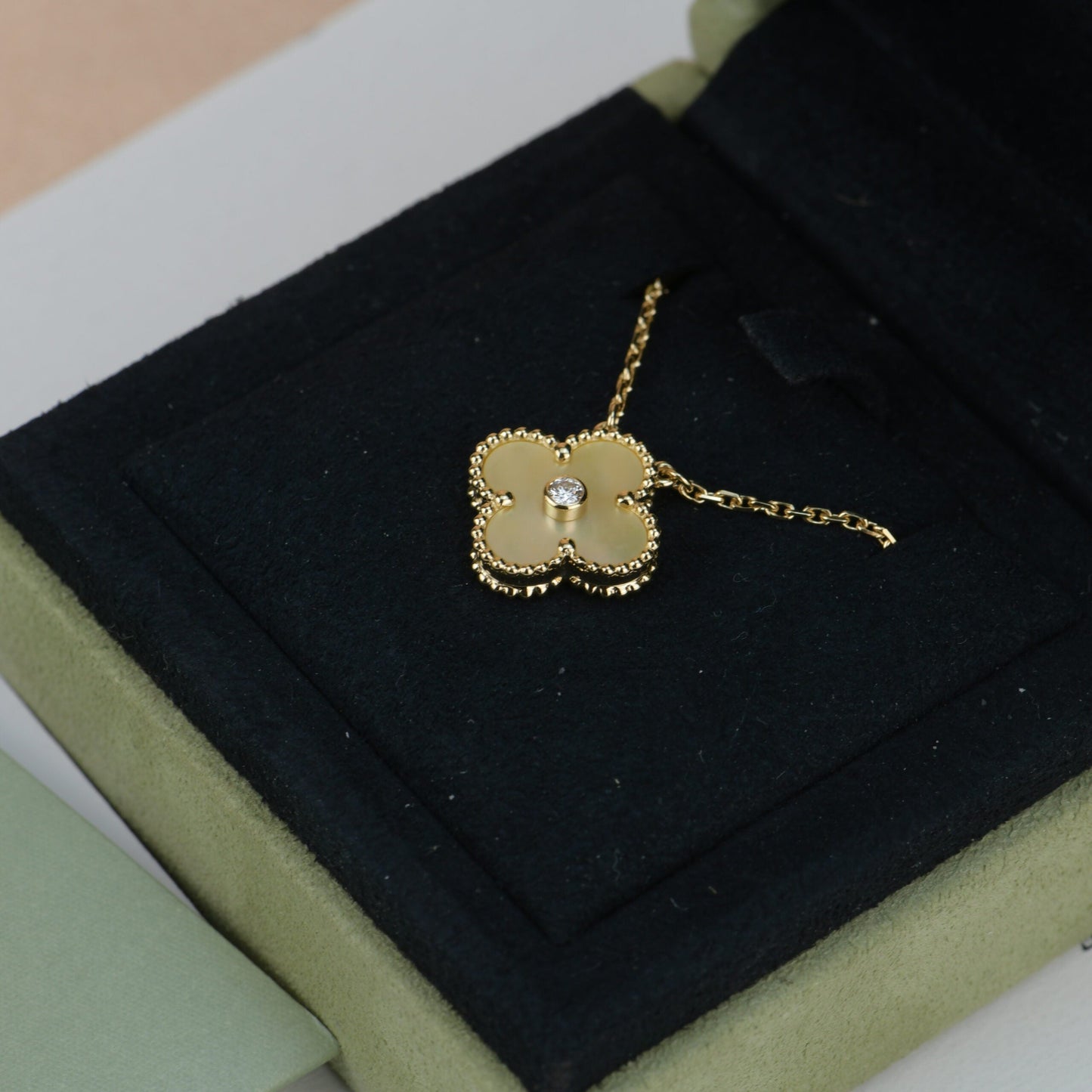 DIANA CLOVER 15MM DIAMOND GOLD MOTHER OF PEARL NECKLACE