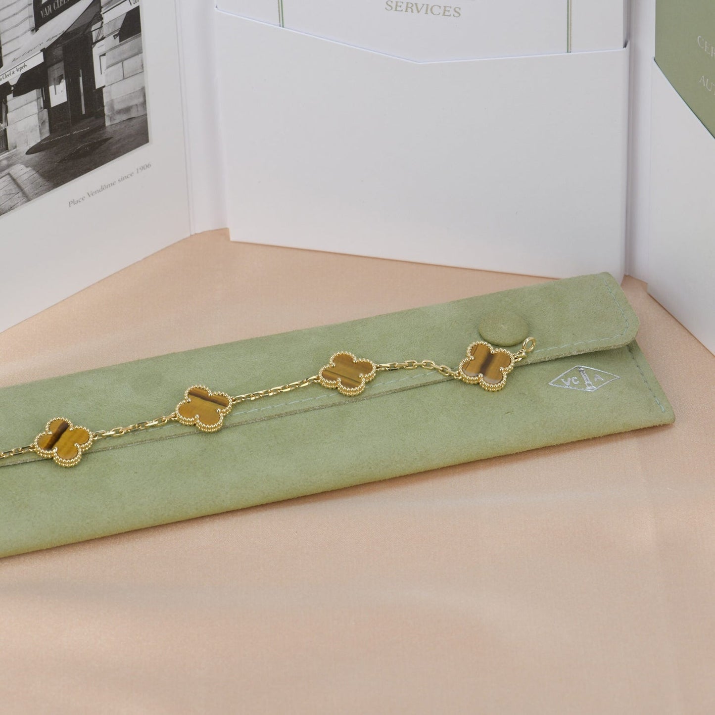 DIANA CLOVER 5 MOTIFS TIGER EYE BRACELET