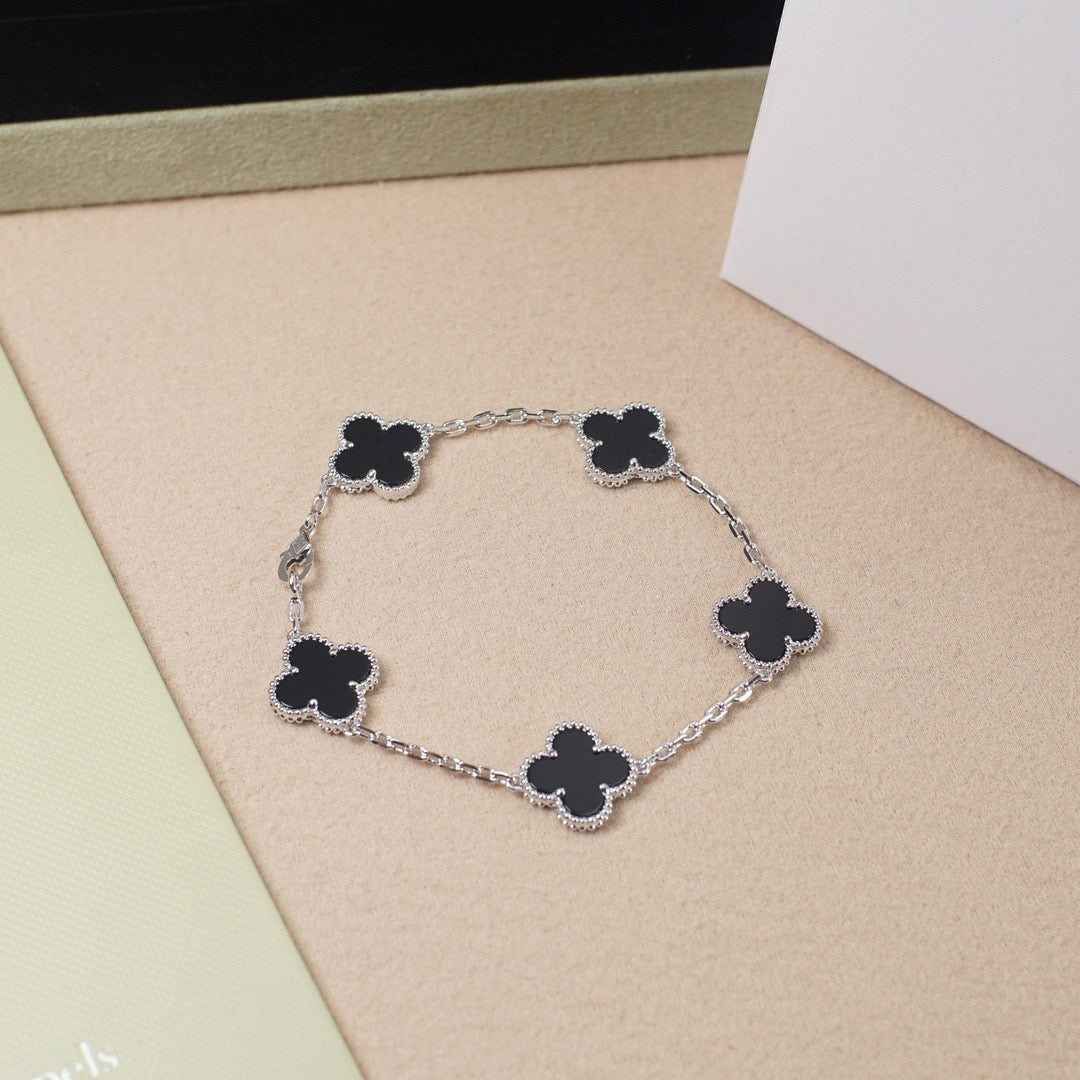DIANA CLOVER 5 MOTIF ONYXS BRACELET SILVER