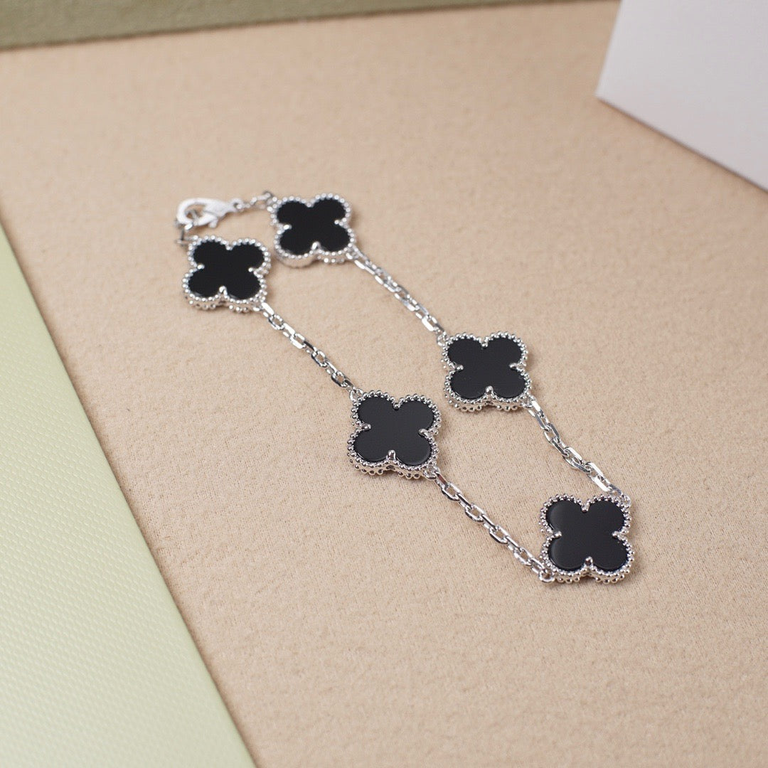 DIANA CLOVER 5 MOTIF ONYXS BRACELET SILVER