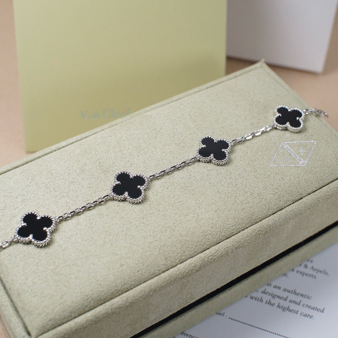 DIANA CLOVER 5 MOTIF ONYXS BRACELET SILVER