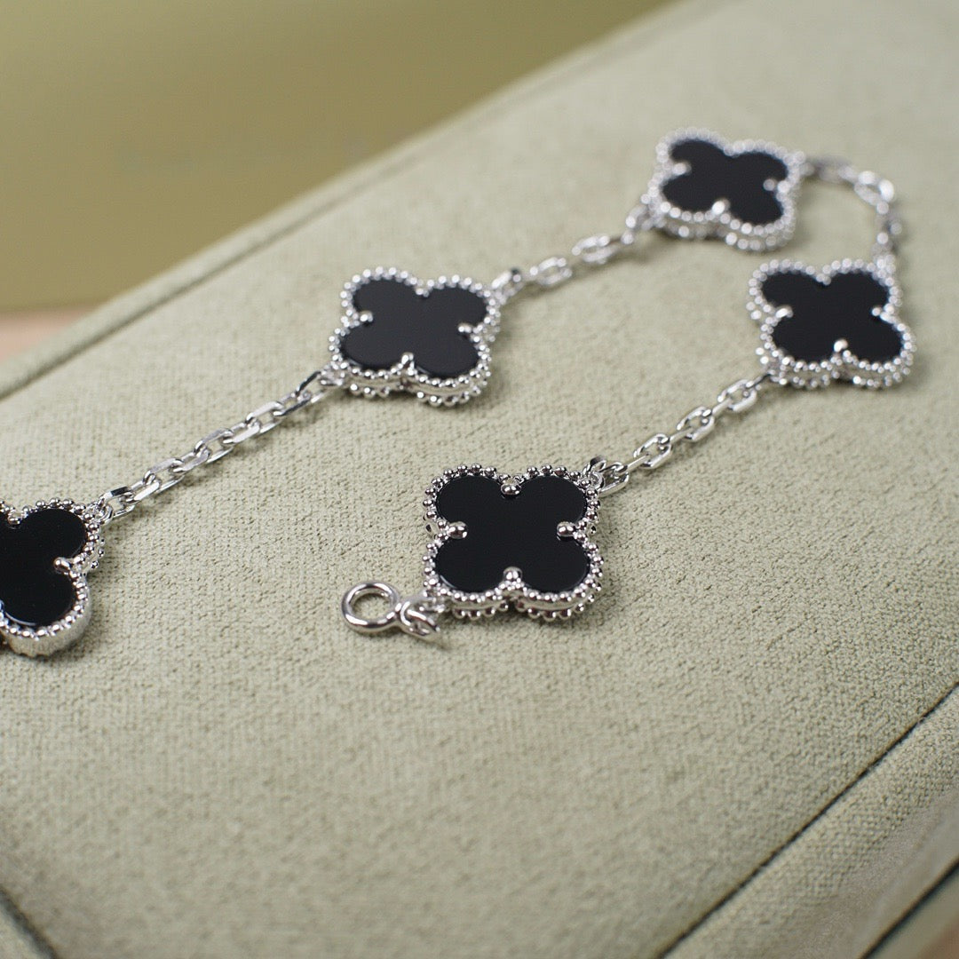 DIANA CLOVER 5 MOTIF ONYXS BRACELET SILVER