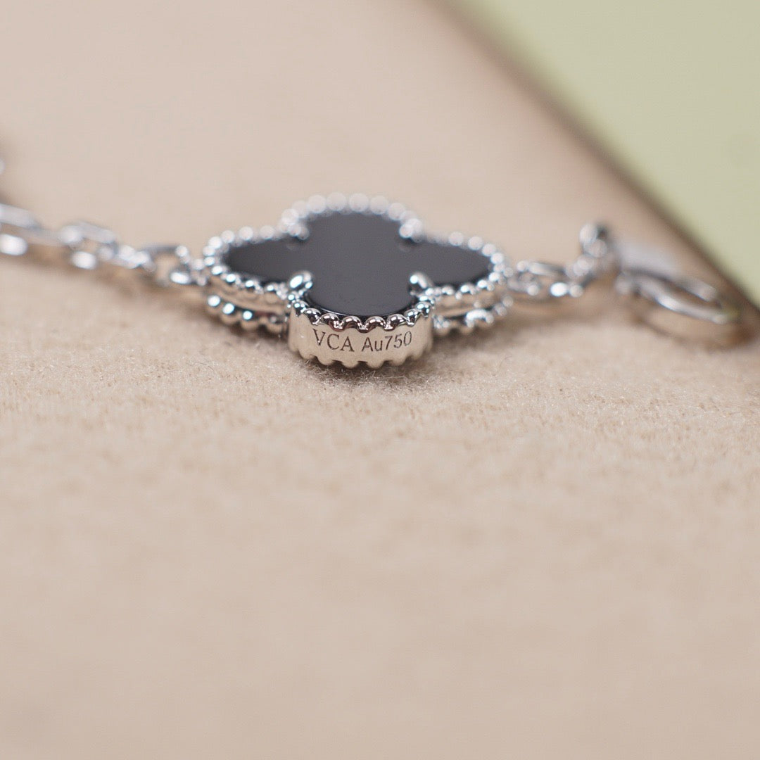 DIANA CLOVER 5 MOTIF ONYXS BRACELET SILVER