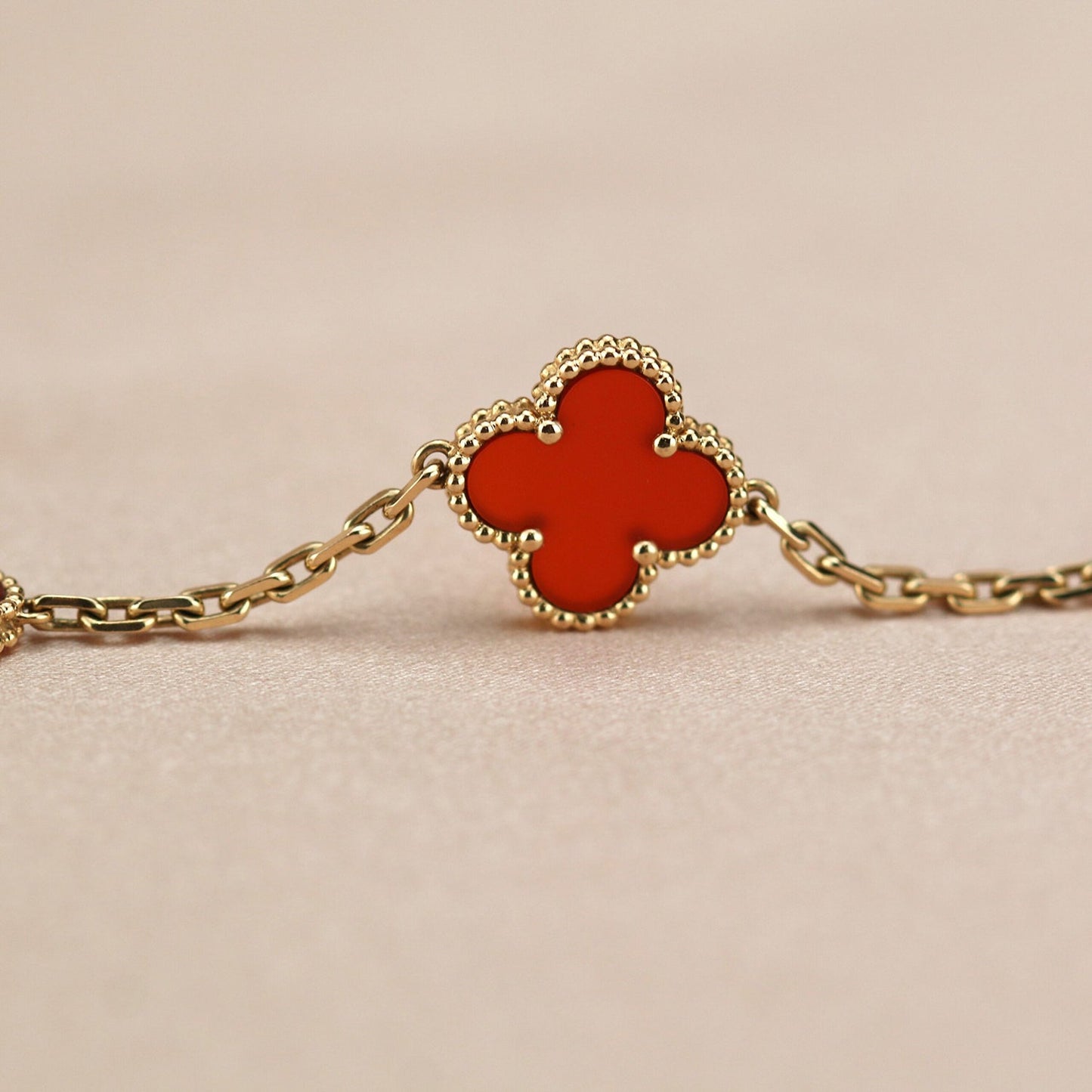 DIANA CLOVER 5 MOTIFS RED AGATE BRACELET