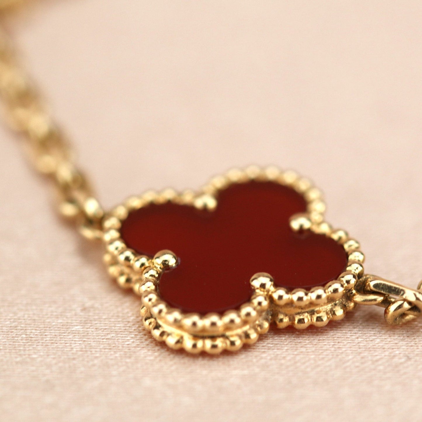 DIANA CLOVER 5 MOTIFS RED AGATE BRACELET