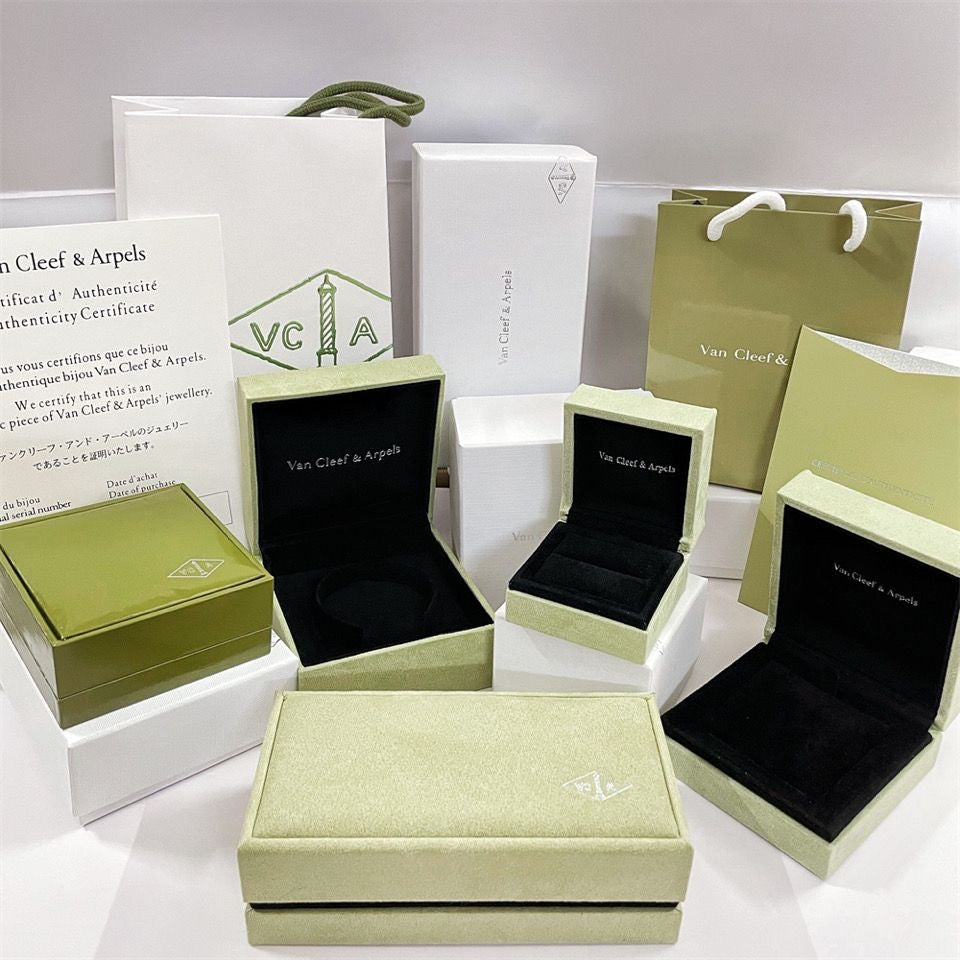Bracelet, collier, bague, coffret et sac cadeau VA CLOVER