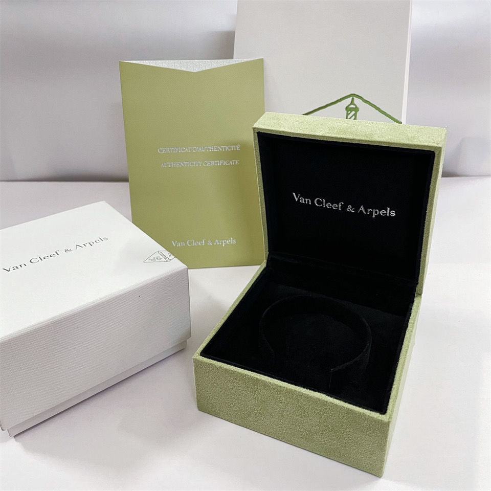 Bracelet, collier, bague, coffret et sac cadeau VA CLOVER