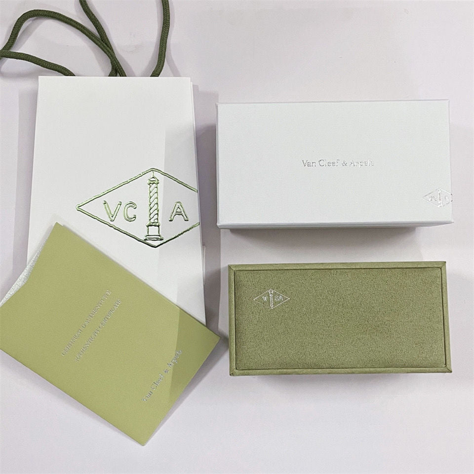 Bracelet, collier, bague, coffret et sac cadeau VA CLOVER