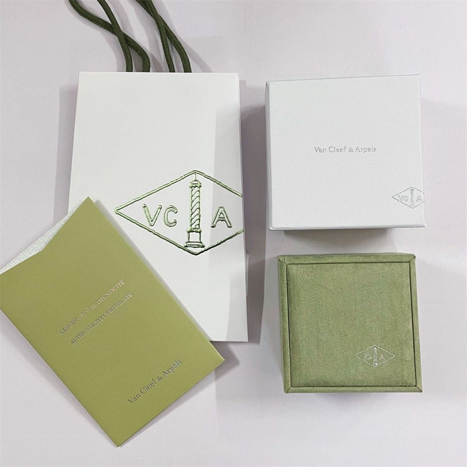 Bracelet, collier, bague, coffret et sac cadeau VA CLOVER