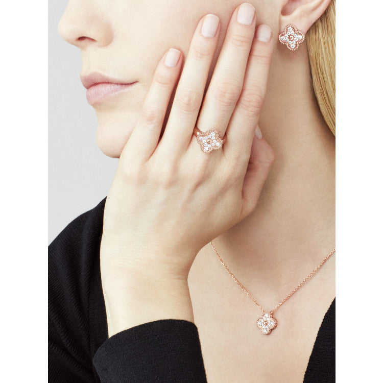 DIANA CLOVER 15MM DIAMOND SINGLE FLOWER NECKLACE