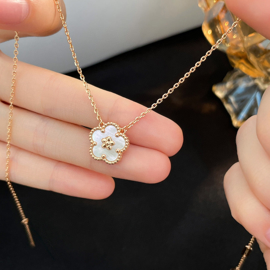 LUCKY WHITE MOP PLUM BLOSSOM NECKLACE