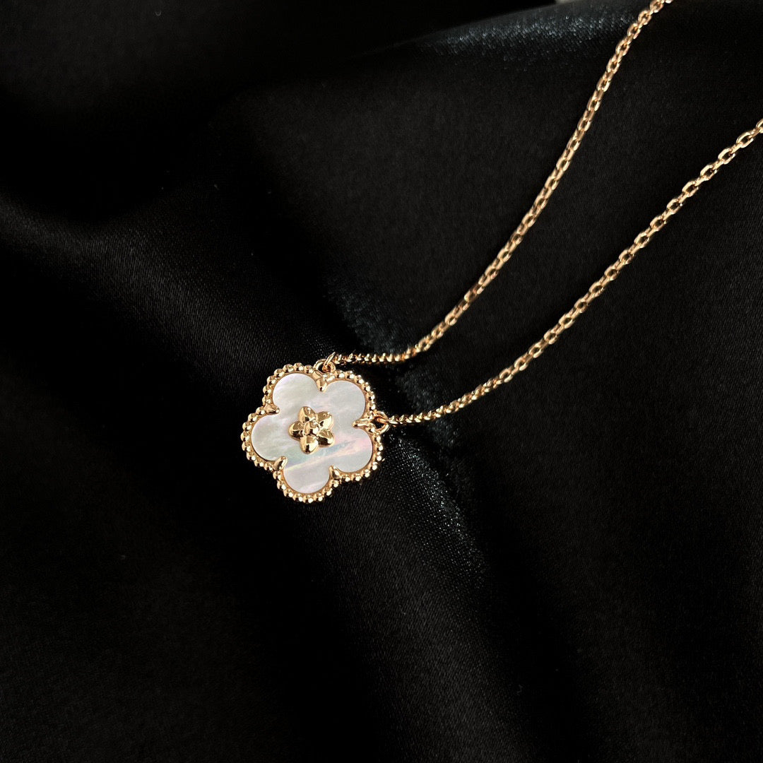 LUCKY WHITE MOP PLUM BLOSSOM NECKLACE
