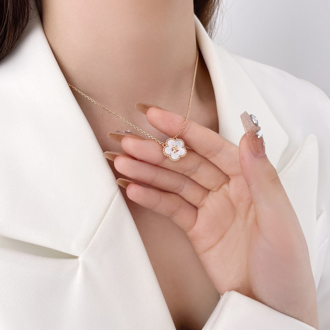 LUCKY WHITE MOP PLUM BLOSSOM NECKLACE