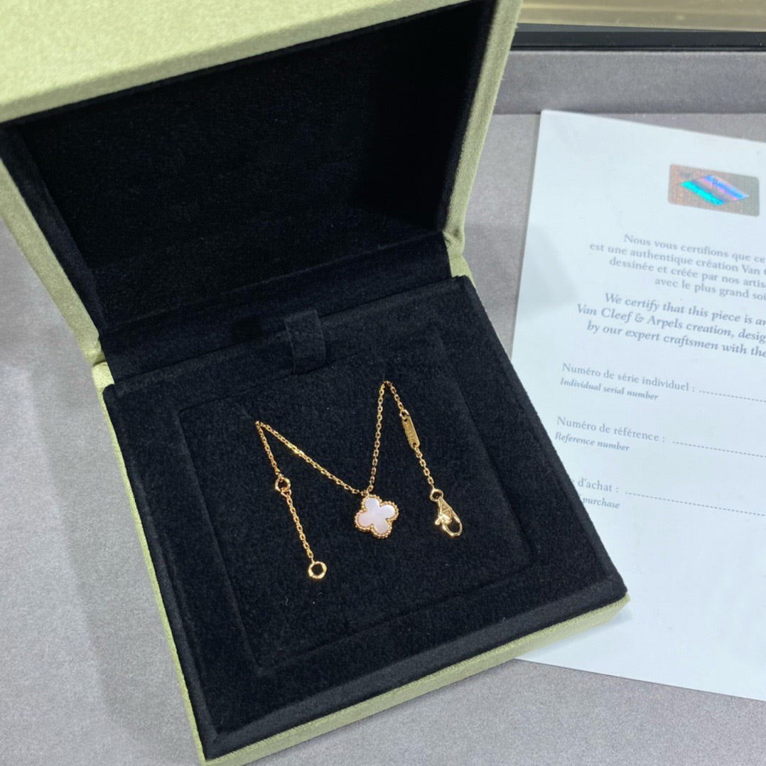 DIANA CLOVER 15MM PINK MOTHER-OF-PEARL SINGLE FLOWER NECKLACE
