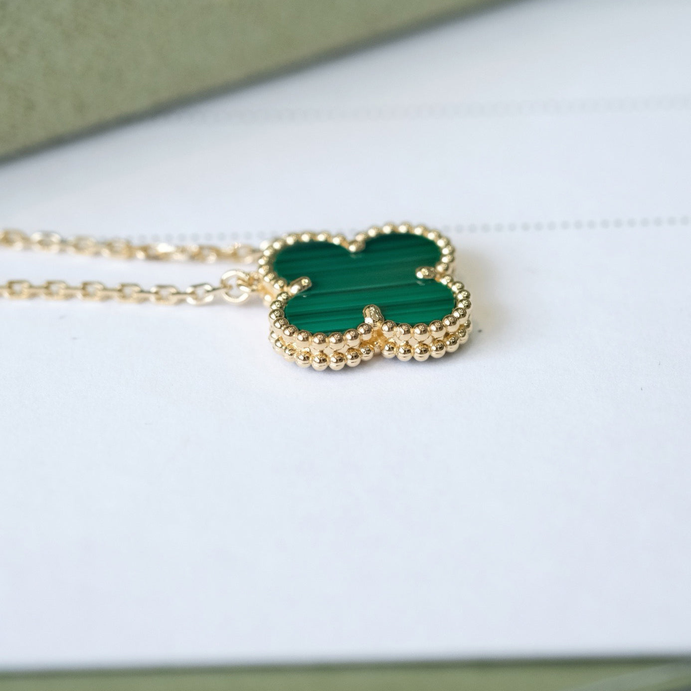 DIANA CLOVER 15MM MALACHITE SINGLE FLOWER NECKLACE