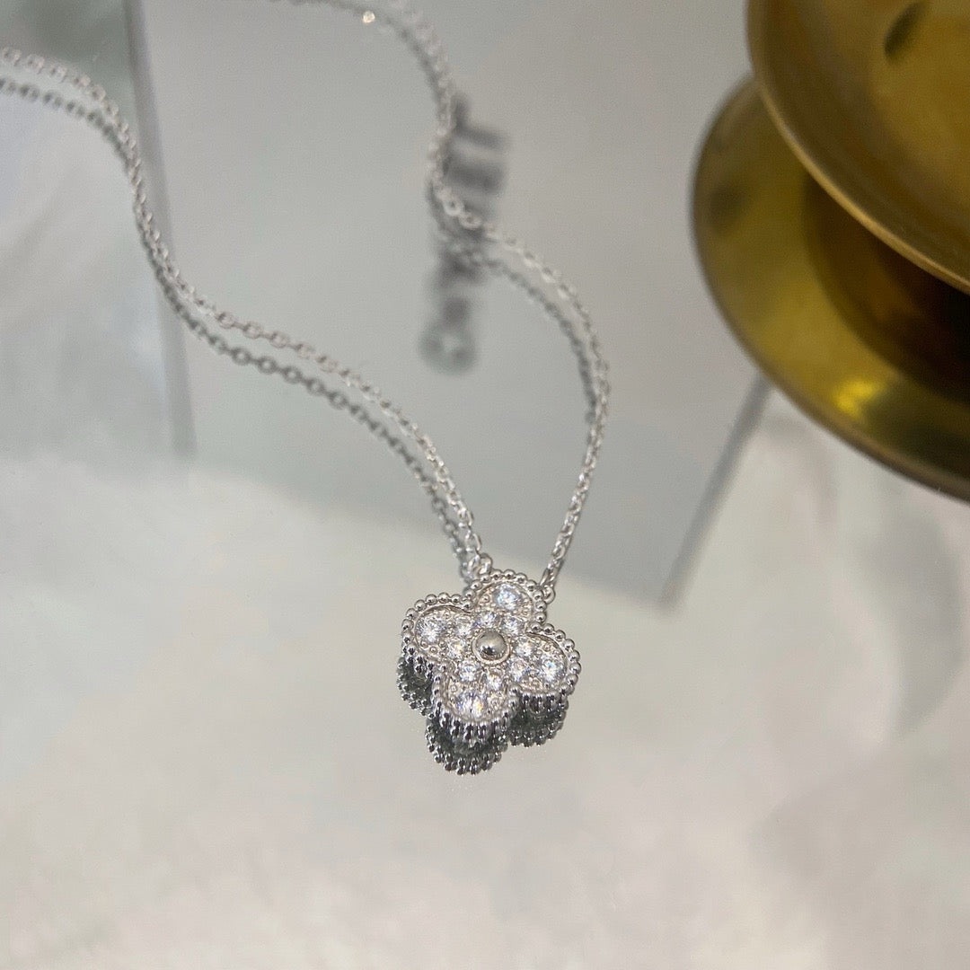 DIANA CLOVER 15MM DIAMOND SINGLE FLOWER NECKLACE