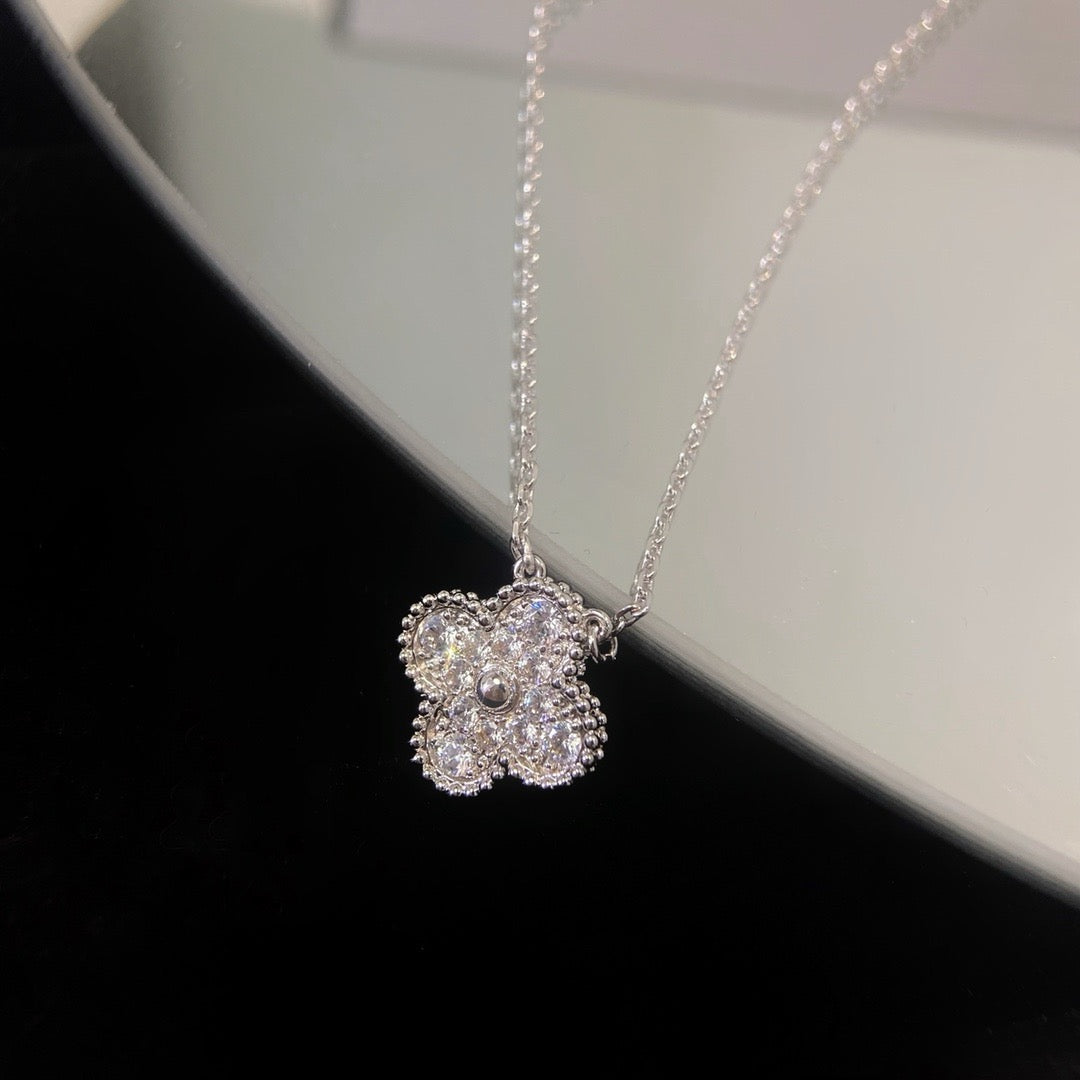 DIANA CLOVER 15MM DIAMOND SINGLE FLOWER NECKLACE