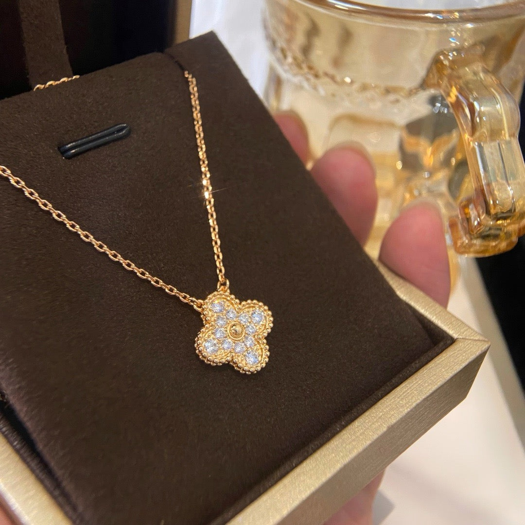 DIANA CLOVER 15MM DIAMOND SINGLE FLOWER NECKLACE
