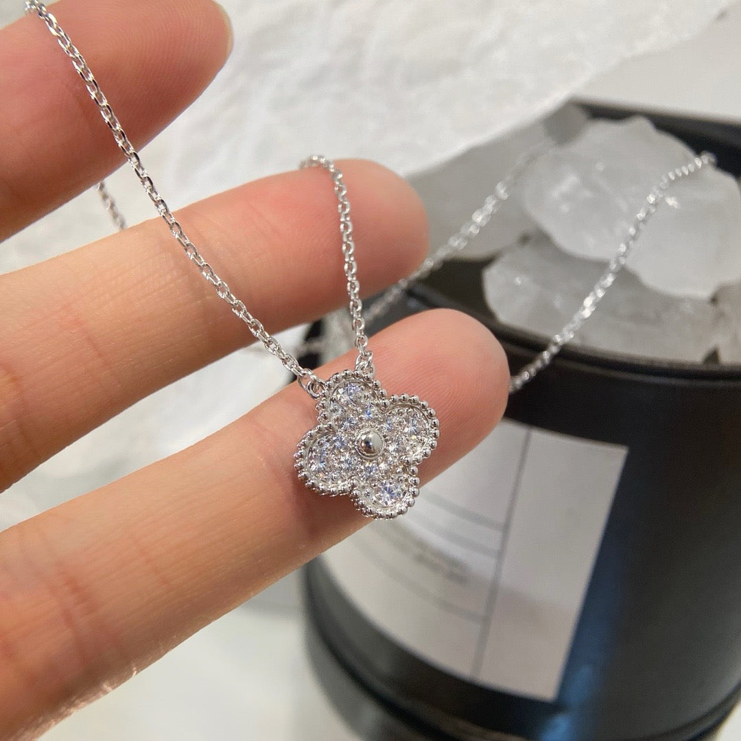 DIANA CLOVER 15MM DIAMOND SINGLE FLOWER NECKLACE