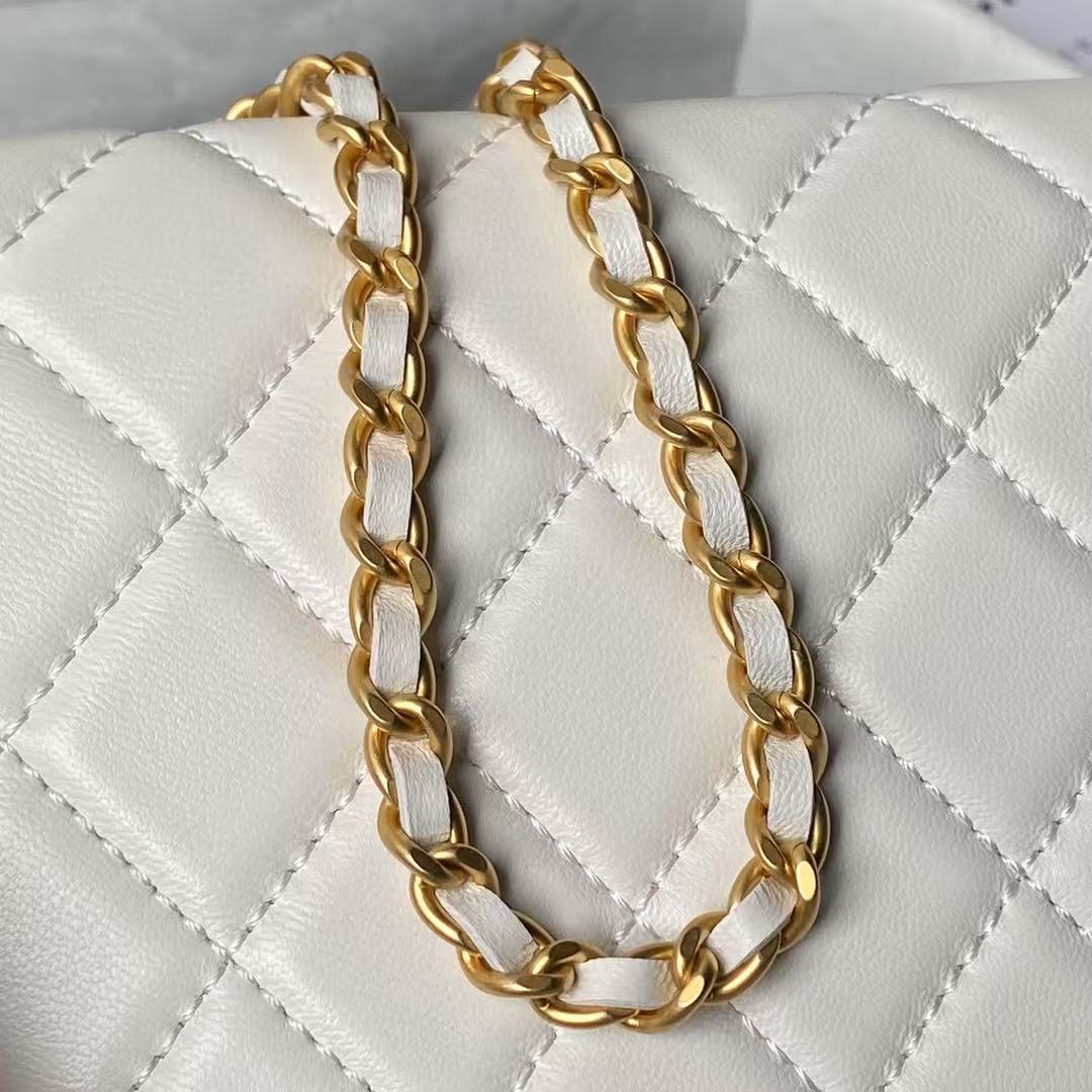 CC 24A Pouch 27cm Classic Bag White Lambskin