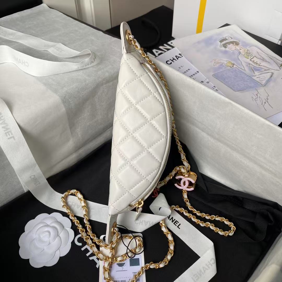 CC 24A Pouch 27cm Classic Bag White Lambskin