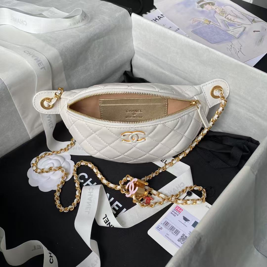 CC 24A Pouch 27cm Classic Bag White Lambskin