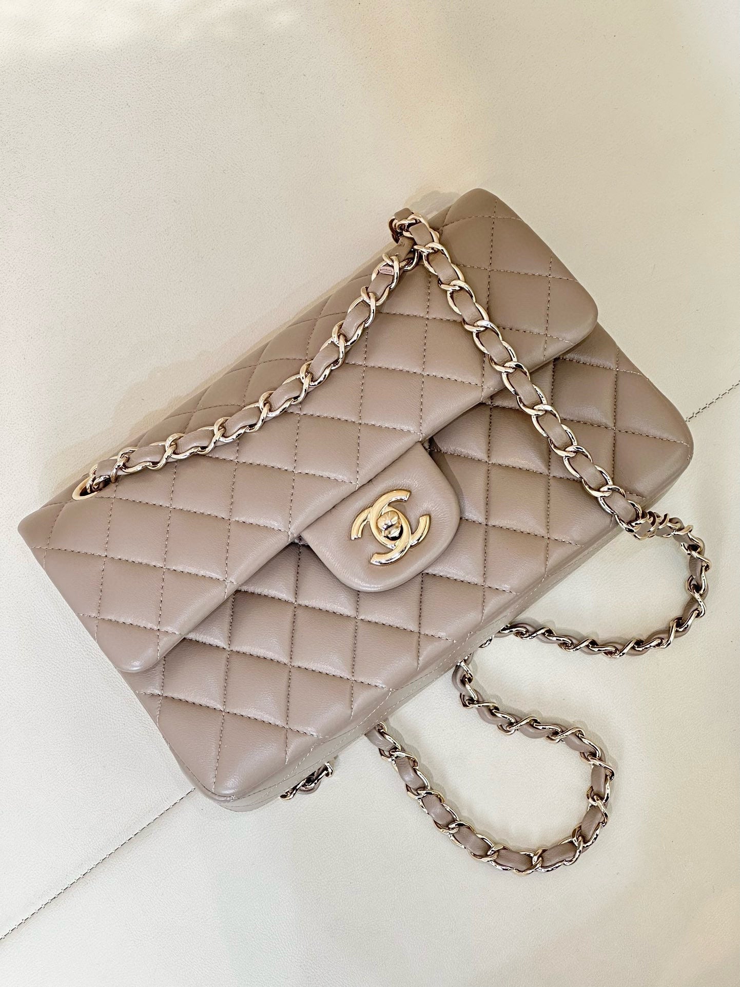 FLAP BAG 23CM BEIGE LAMBSKIN LIGHT GOLD HARDWARE