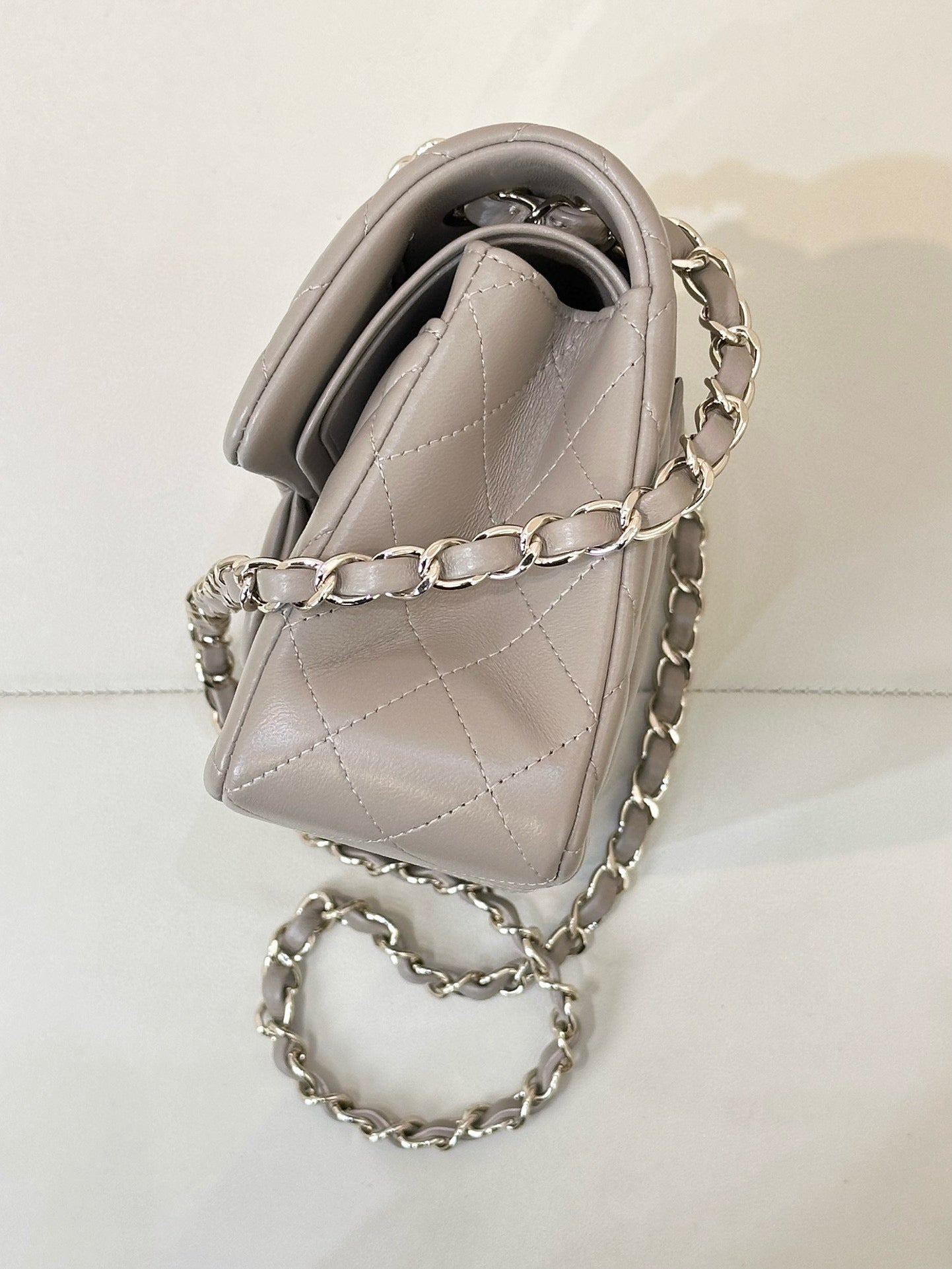 FLAP BAG 23CM BEIGE LAMBSKIN LIGHT GOLD HARDWARE