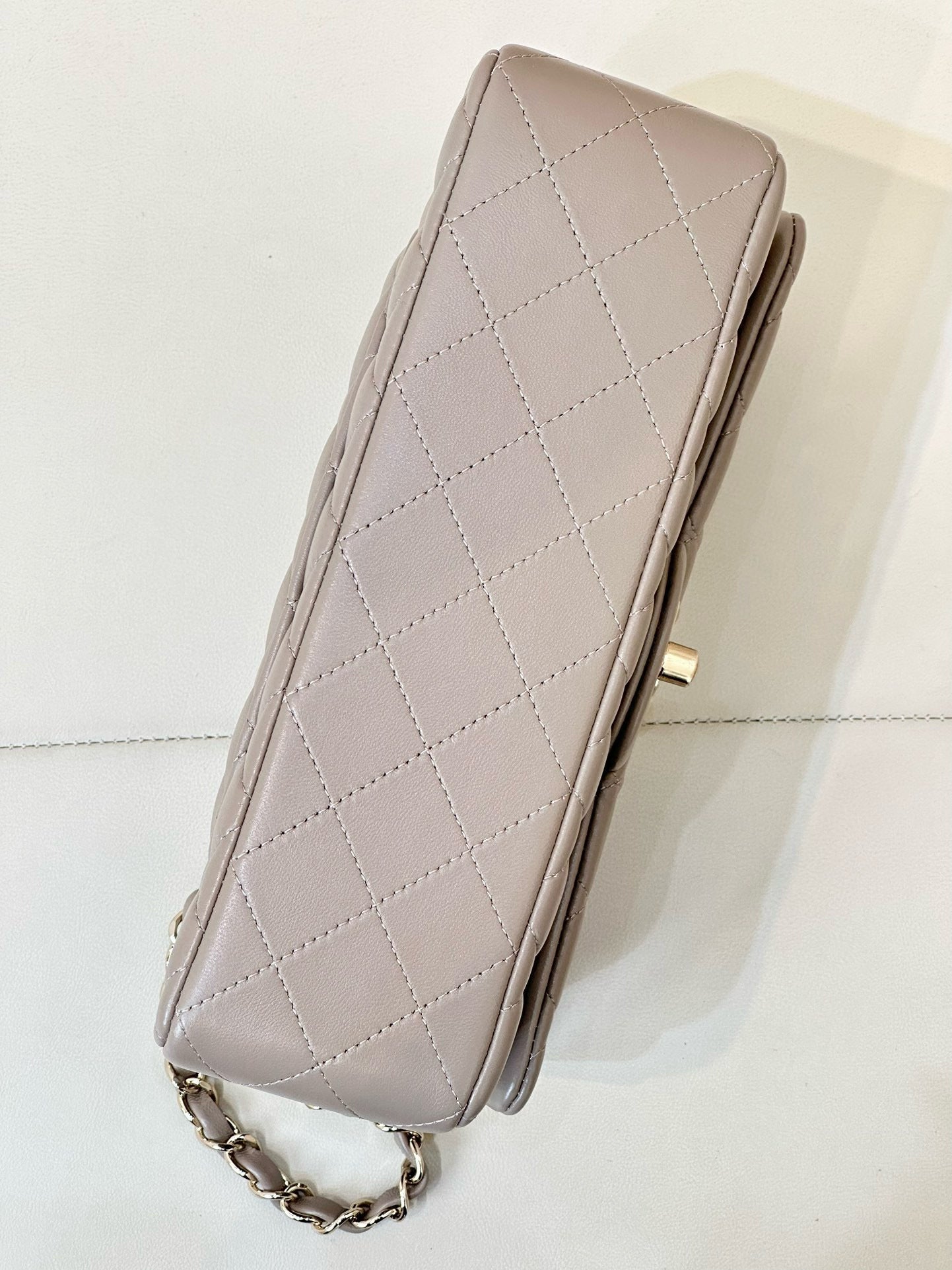 FLAP BAG 23CM BEIGE LAMBSKIN LIGHT GOLD HARDWARE