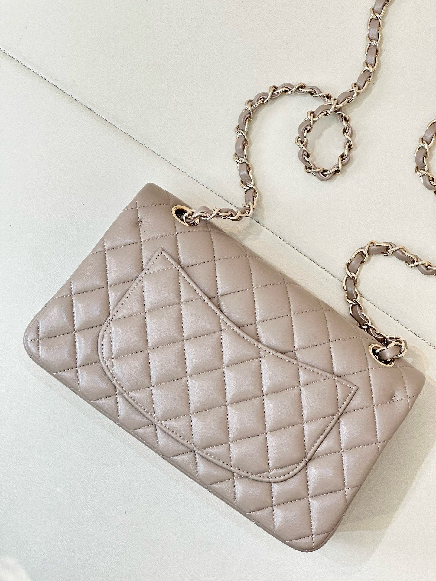 FLAP BAG 23CM BEIGE LAMBSKIN LIGHT GOLD HARDWARE