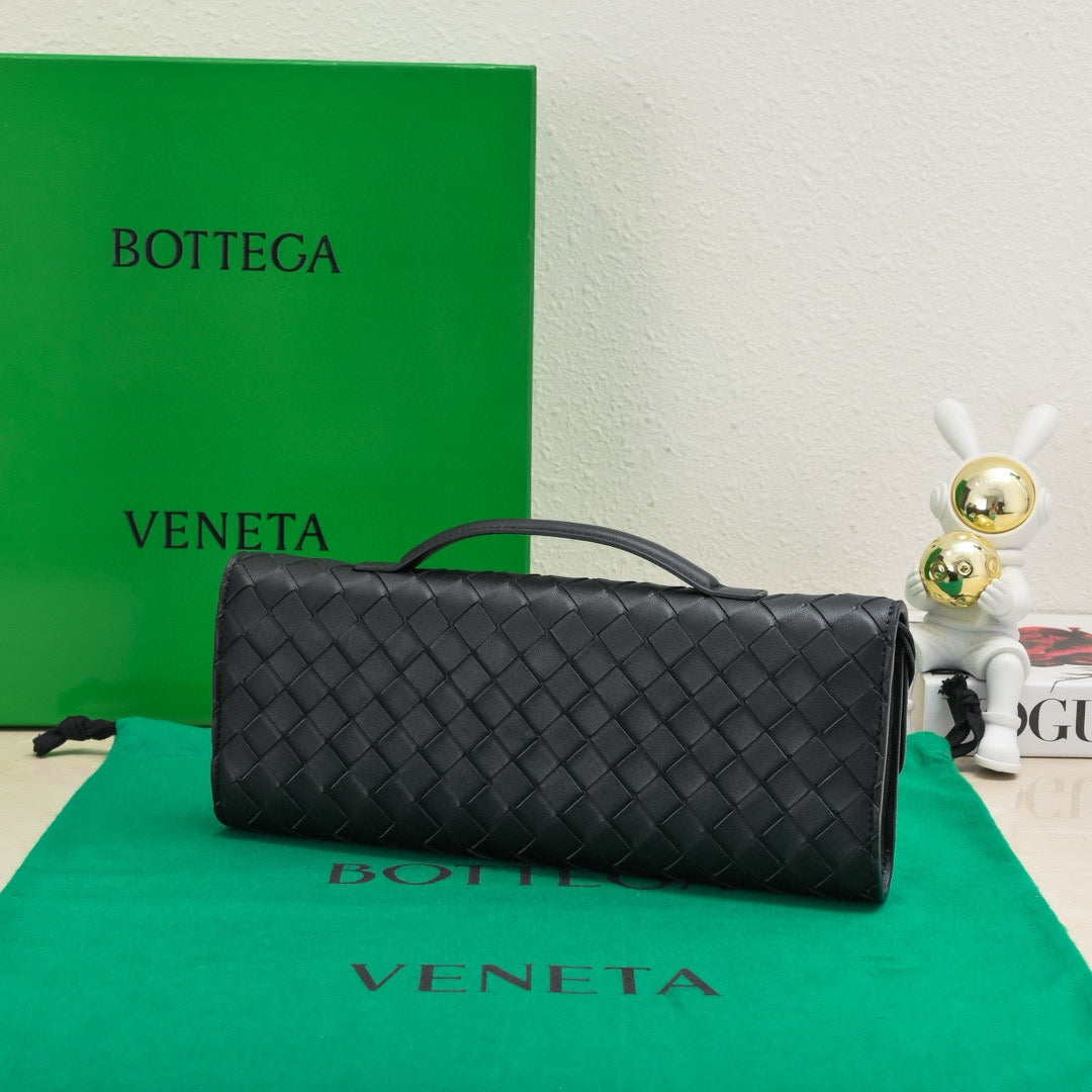 BV Long Clutch Andiamo With Handle 31cm Black Calfskin Ghw