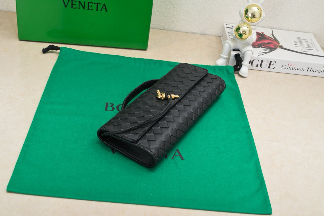 BV Long Clutch Andiamo With Handle 31cm Black Calfskin Ghw