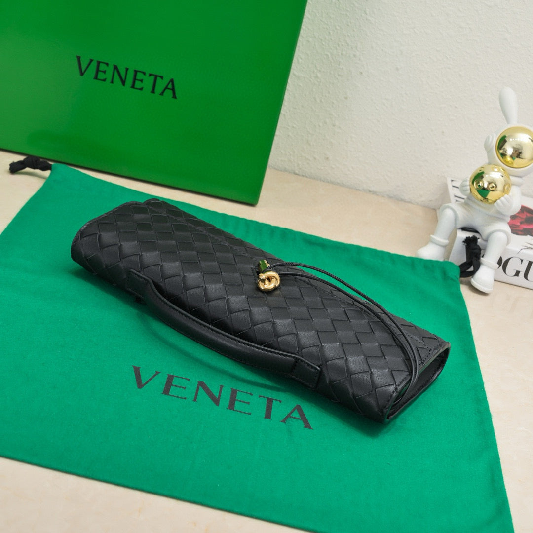 BV Long Clutch Andiamo With Handle 31cm Black Calfskin Ghw