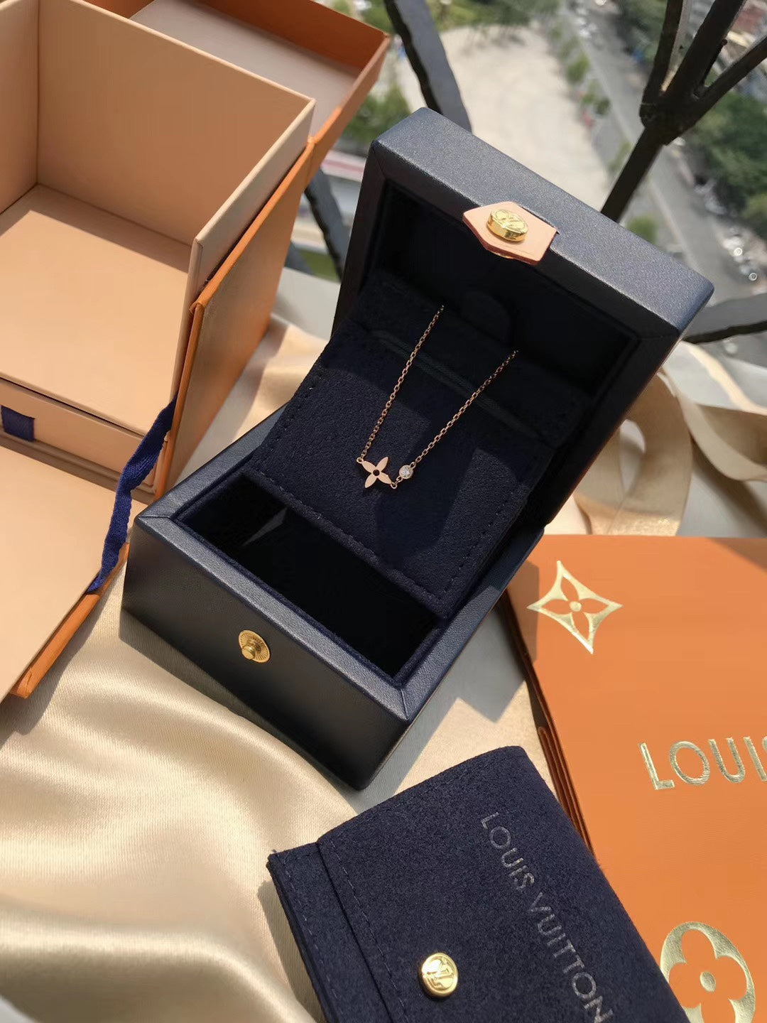 DIANA BLOSSOM PENDANT PINK GOLD AND DIAMOND