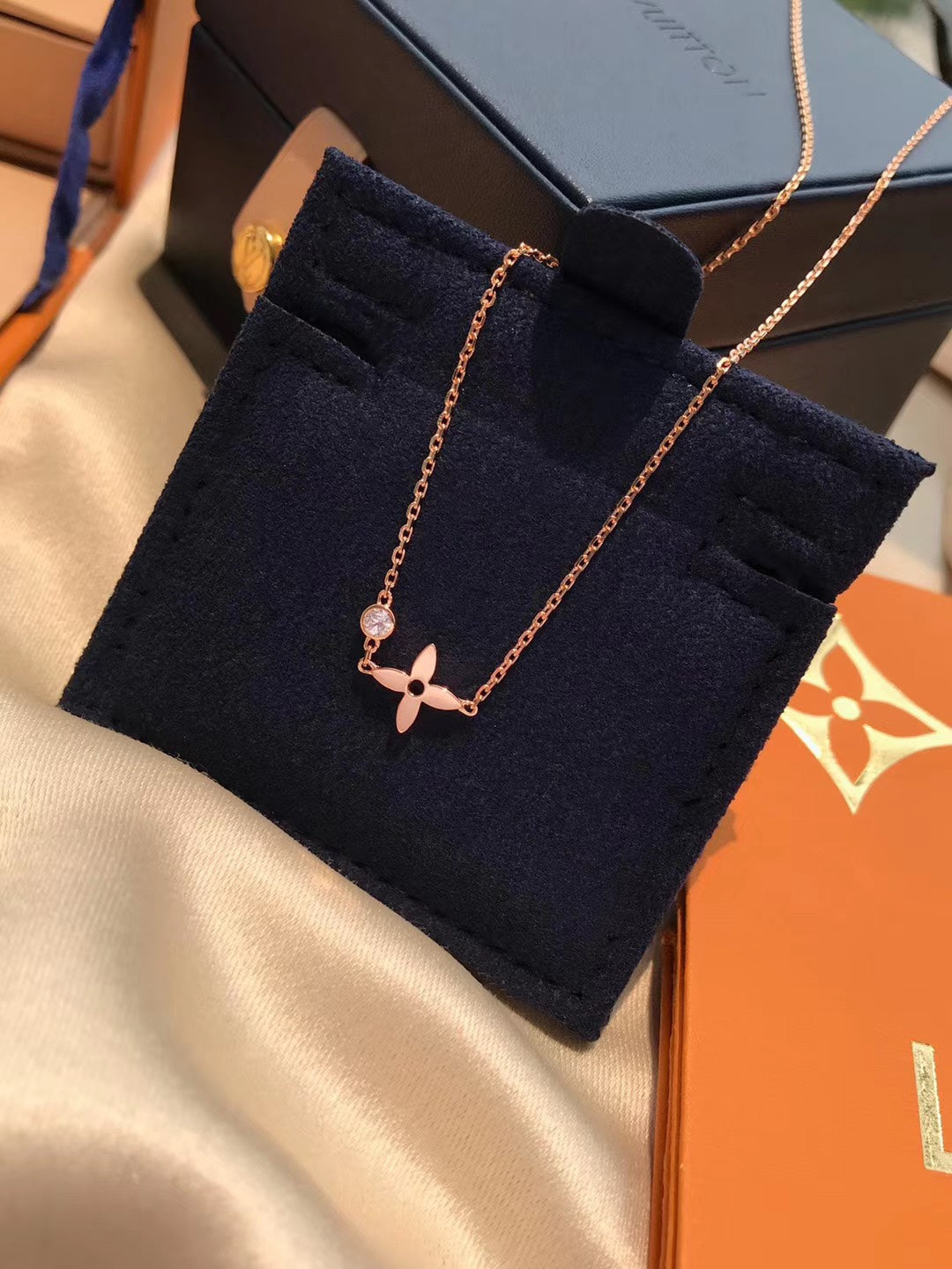 DIANA BLOSSOM PENDANT PINK GOLD AND DIAMOND