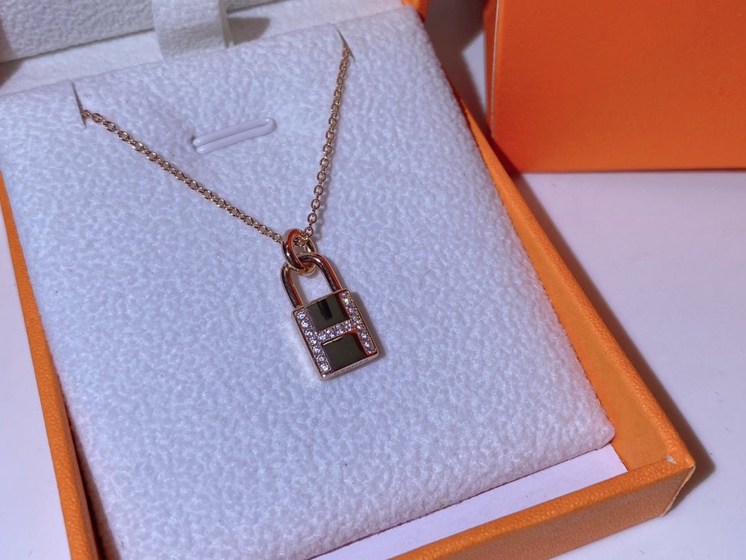 DIANA HM ADVANCED NICHE LOCK HEAD NECKLACE DIAMONDS