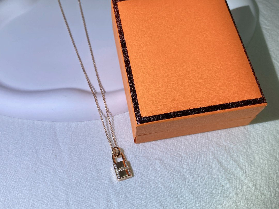 DIANA HM ADVANCED NICHE LOCK HEAD NECKLACE DIAMONDS