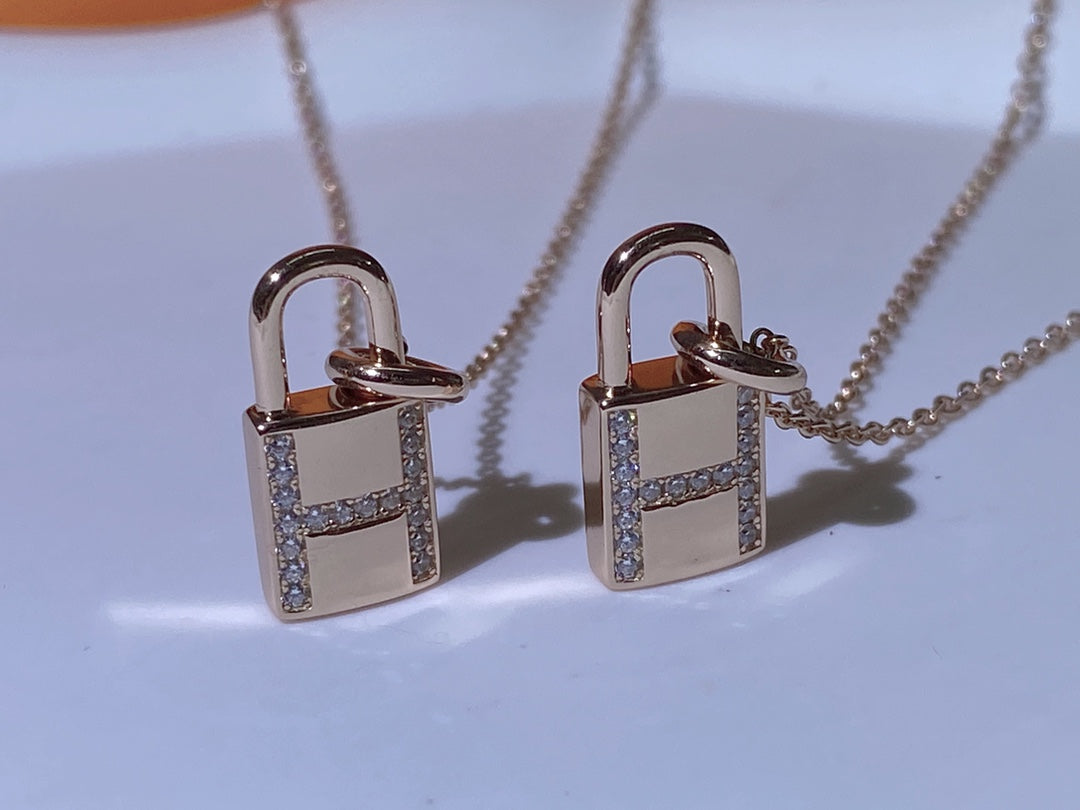 DIANA HM ADVANCED NICHE LOCK HEAD NECKLACE DIAMONDS