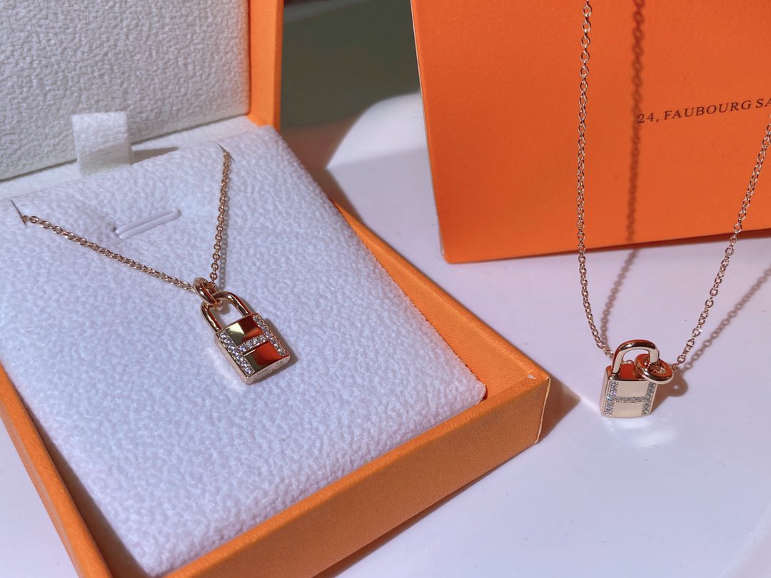 DIANA HM ADVANCED NICHE LOCK HEAD NECKLACE DIAMONDS